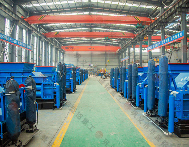 處理建筑廢料用什么設備？破碎紅磚用雙齒輥破碎機好嗎？