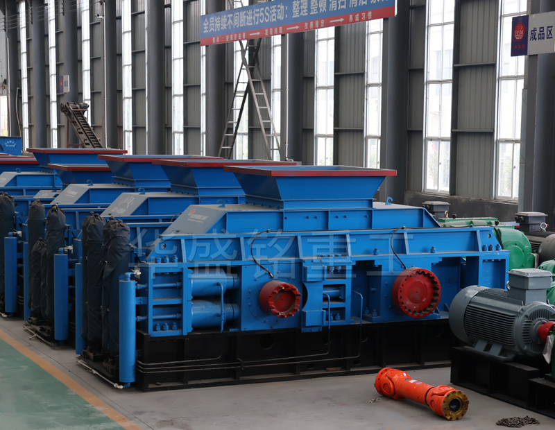 數(shù)控全自動(dòng)全液壓對(duì)輥制砂機(jī)多少錢(qián)？如何選擇制砂設(shè)備廠家？