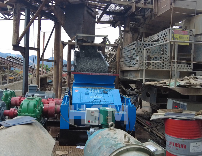 河卵石對(duì)輥制砂機(jī)多少錢(qián)一臺(tái)？