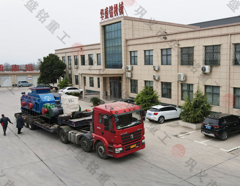 時(shí)產(chǎn)200噸對(duì)輥液壓制砂機(jī)，處理鵝卵石、石灰石的出砂效果怎么樣呢？