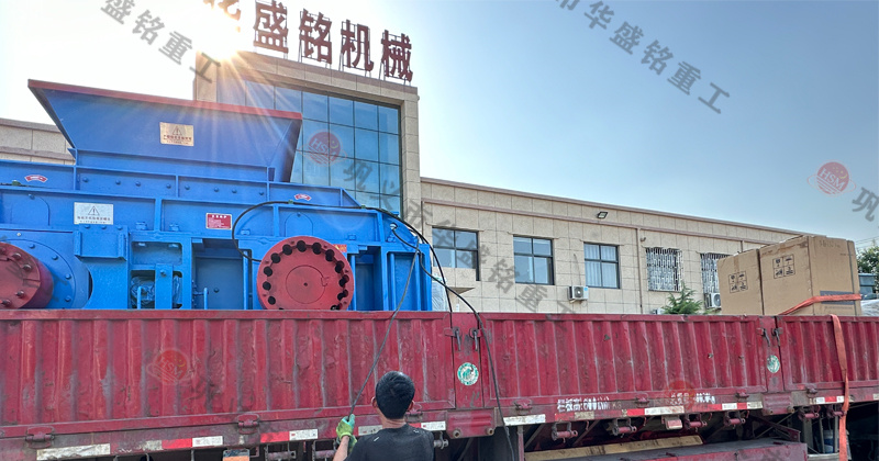 鐵礦石液壓對(duì)輥破碎機(jī)的維護(hù)成本如何？工作原理是什么？