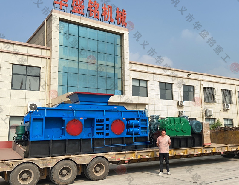 時產300噸數控對輥破碎機發(fā)貨現場