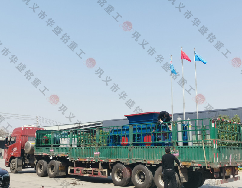 江蘇對輥制砂機發(fā)貨現場