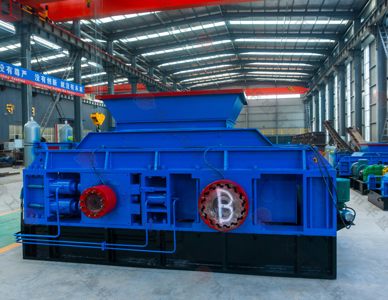 砂石廠需要什么設(shè)備，出料1-3mm對(duì)輥破碎機(jī)廠家