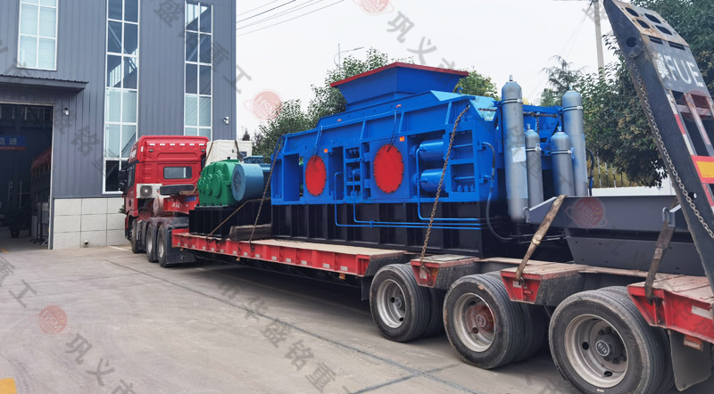 時(shí)產(chǎn)200噸機(jī)制砂對輥制砂機(jī)發(fā)貨現(xiàn)場