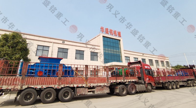 1212型液壓對輥破碎機發(fā)往湖南發(fā)貨現場